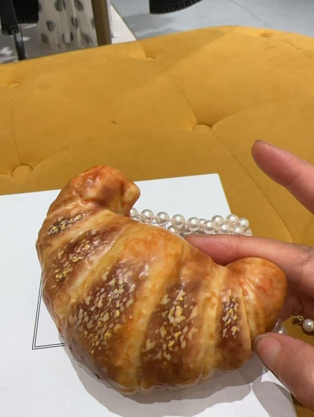 Moschino Croissant-Shaped Necklace bakery-inspired Stmulated Pearl Rare - Picture 4 of 4